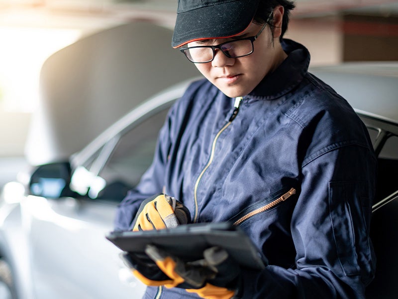McCarthy Collision Center in Olathe KS service technician